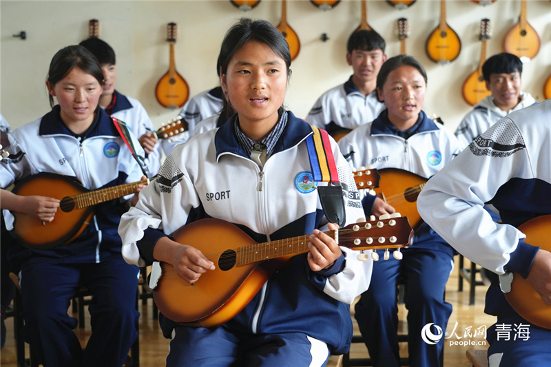 В Цинхае дисциплины, связанные с нематериальным культурным наследием, включают в школьную программу