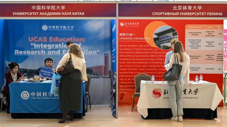 В Москве прошла образовательная выставка "HSK: учеба и карьера в Китае" и эксклюзивная выставка пекинских университетов                    6-я образовательная выставка "HSK: учеба и карьера в Китае" и эксклюзивная выставка пекинских университетов в субботу прошла в столице России.